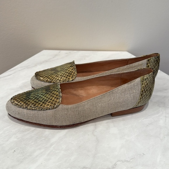 🔥Nordstrom Snakeskin and Beige Women's Flats🔥 - Picture 2 of 3